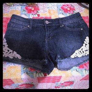 Guess lace jean shorts size 28